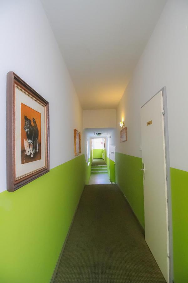Economic 2sb In Lively Area Appartement