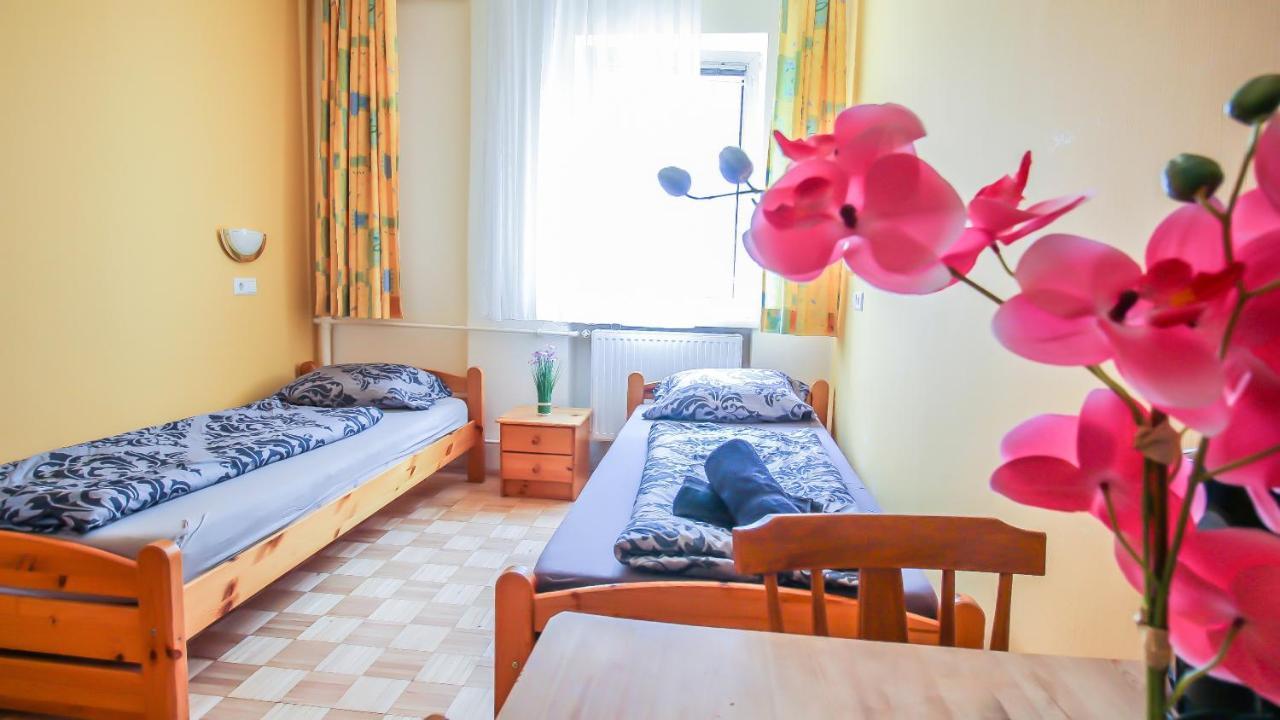 Economic 2sb In Lively Area * Wien