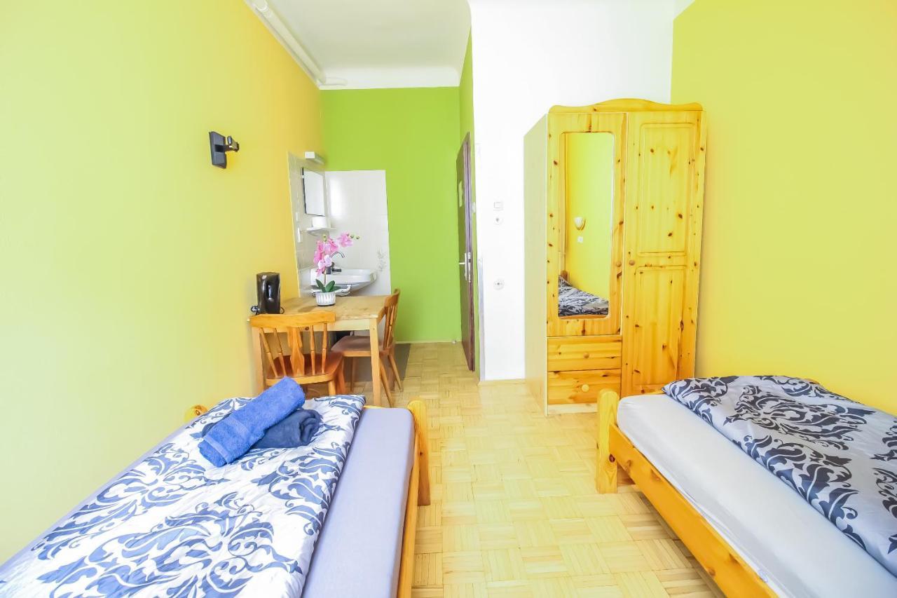 Economic 2sb In Lively Area * Wien
